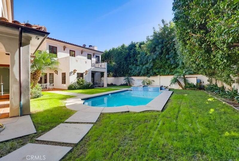 1805 Outpost Dr