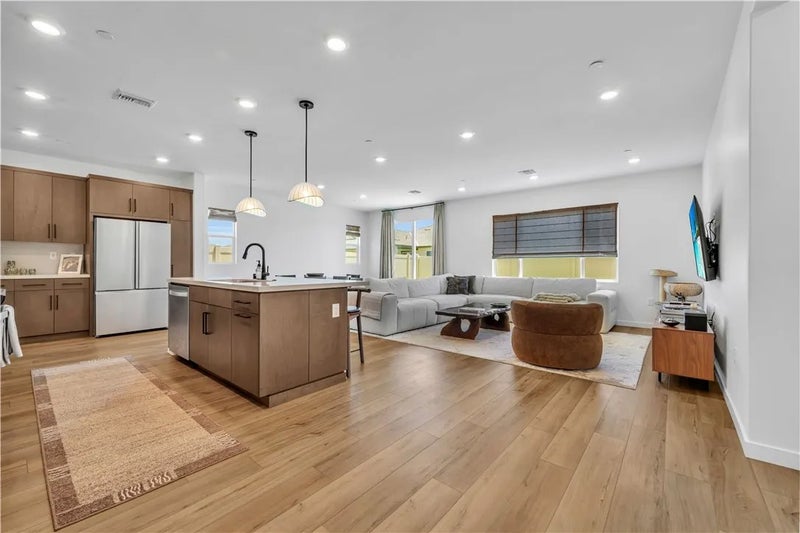 3230 Emerald Ln