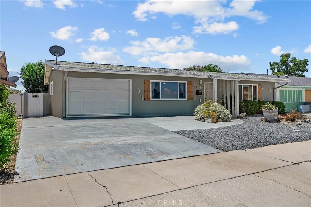 1601 W Mayberry
