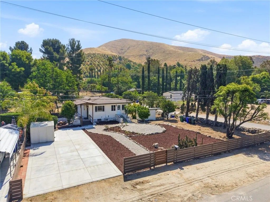 Photo of 1202 Amethyst Street, Mentone, CA 92359 (MLS # IV26098056)