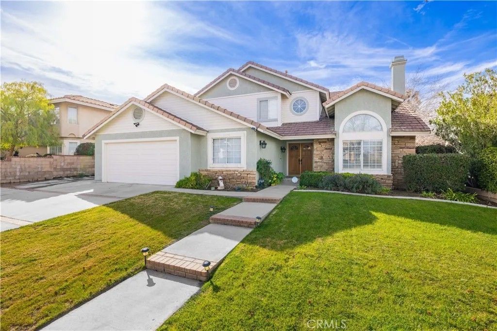 Photo of 41539 Sandalwood Pl, Lancaster, CA 93536 (MLS # SR26085523)