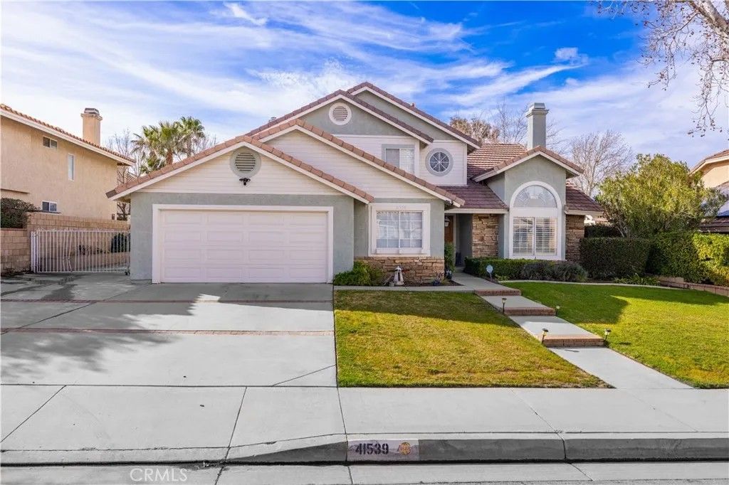 Photo of 41539 Sandalwood Pl, Lancaster, CA 93536 (MLS # SR26085523)