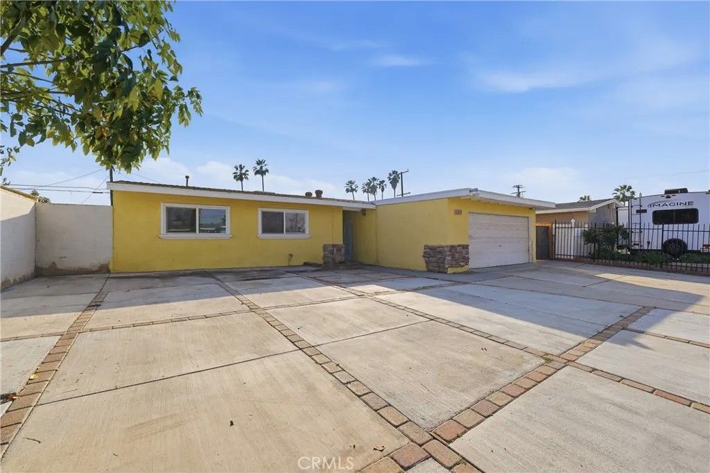 Photo of 25339 Juanita Ave, Moreno Valley, CA 92551 (MLS # DW26018486)