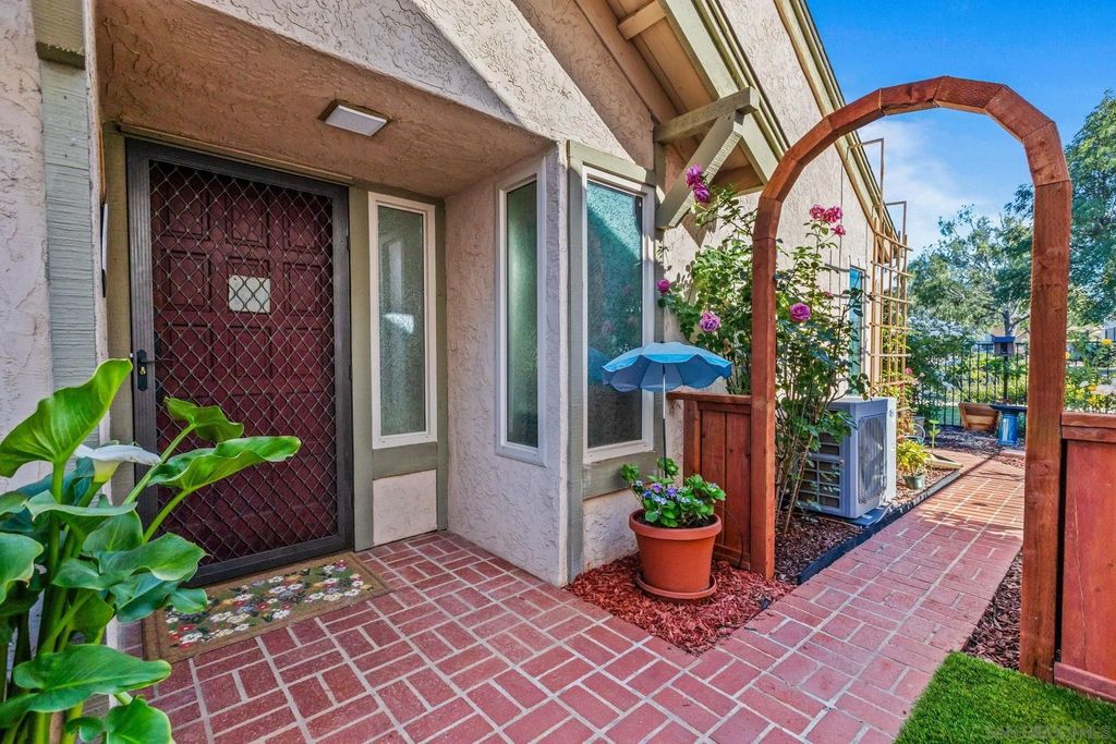 Photo of 906 Sendero Ave, Escondido, CA 92026 (MLS # 260011453)