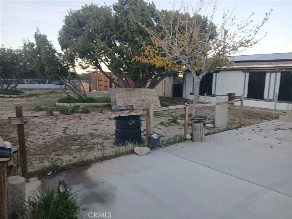 Photo of 7773 Kuki St, Oak Hills, CA 92344 (MLS # DW26016135)