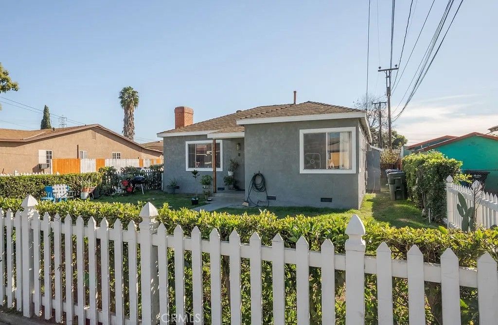 Photo of 7032 Somerset Cir, Paramount, CA 90723 (MLS # CV26022273)