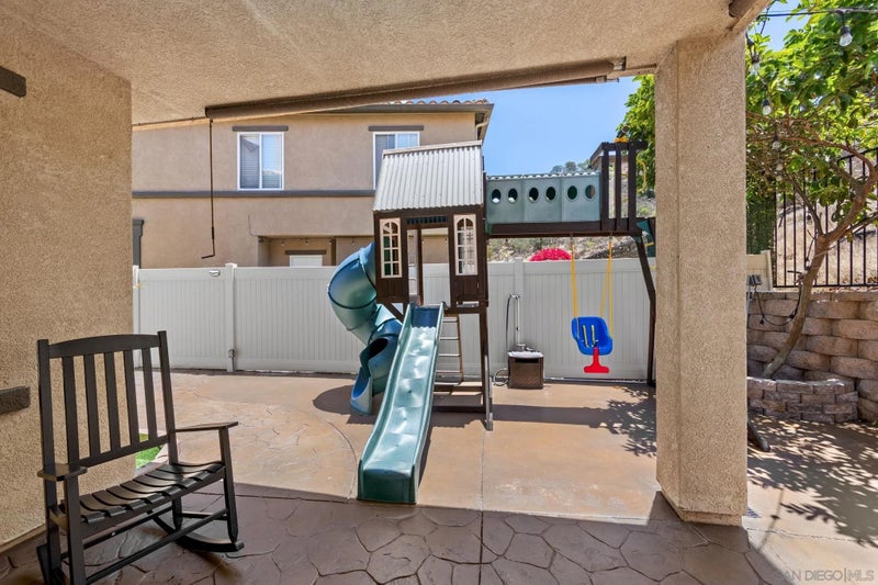 6283 Avenida De Las Vistas 2
