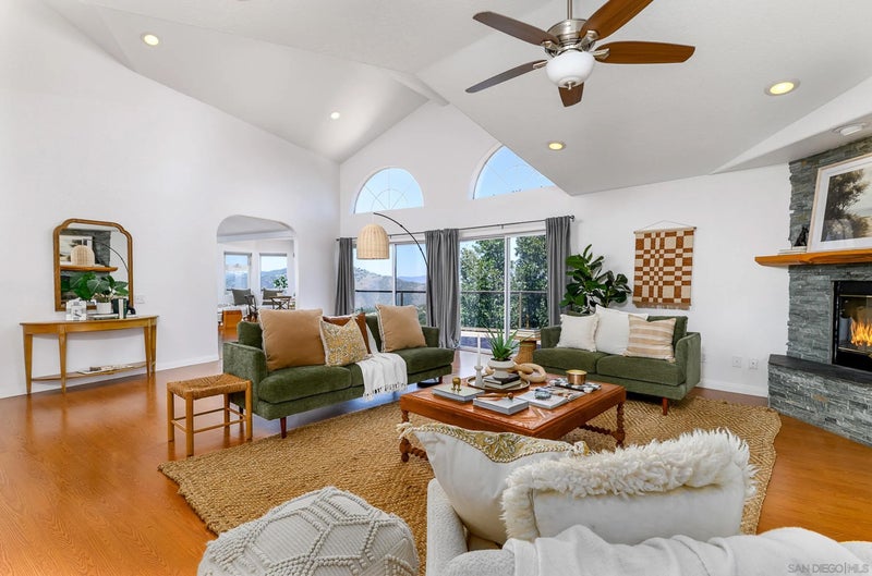 1577 Oak Land