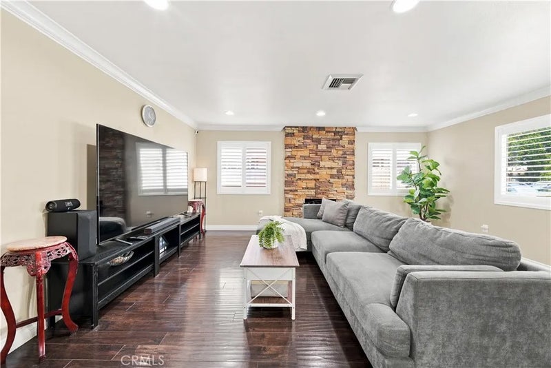1309 N Catalpa