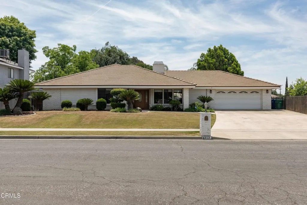Photo of 6717 Noah Avenue, Bakersfield, CA 93308 (MLS # V1-36216)
