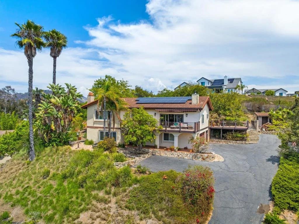 Photo of 1330 Sugarbush Drive, Vista, CA 92084 (MLS # NDP2602051)