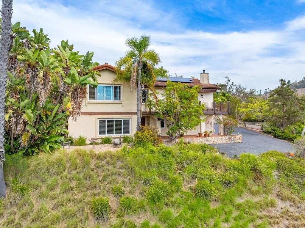 Photo of 1330 Sugarbush Drive, Vista, CA 92084 (MLS # NDP2602051)