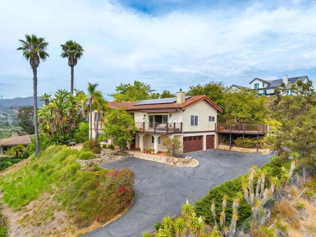 Photo of 1330 Sugarbush Drive, Vista, CA 92084 (MLS # NDP2602051)