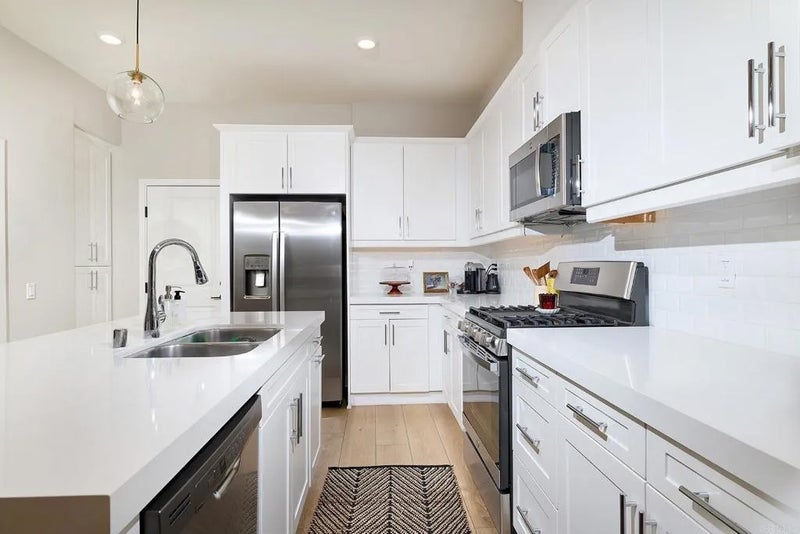 1065 Delpy View