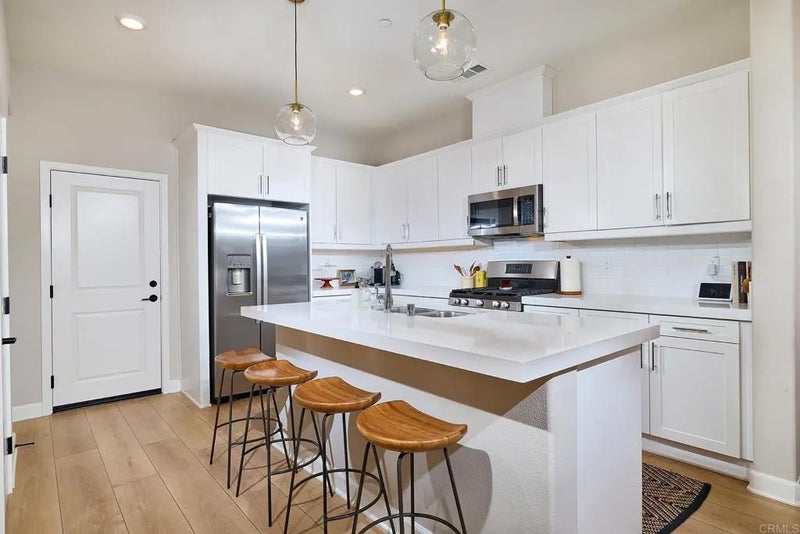 1065 Delpy View