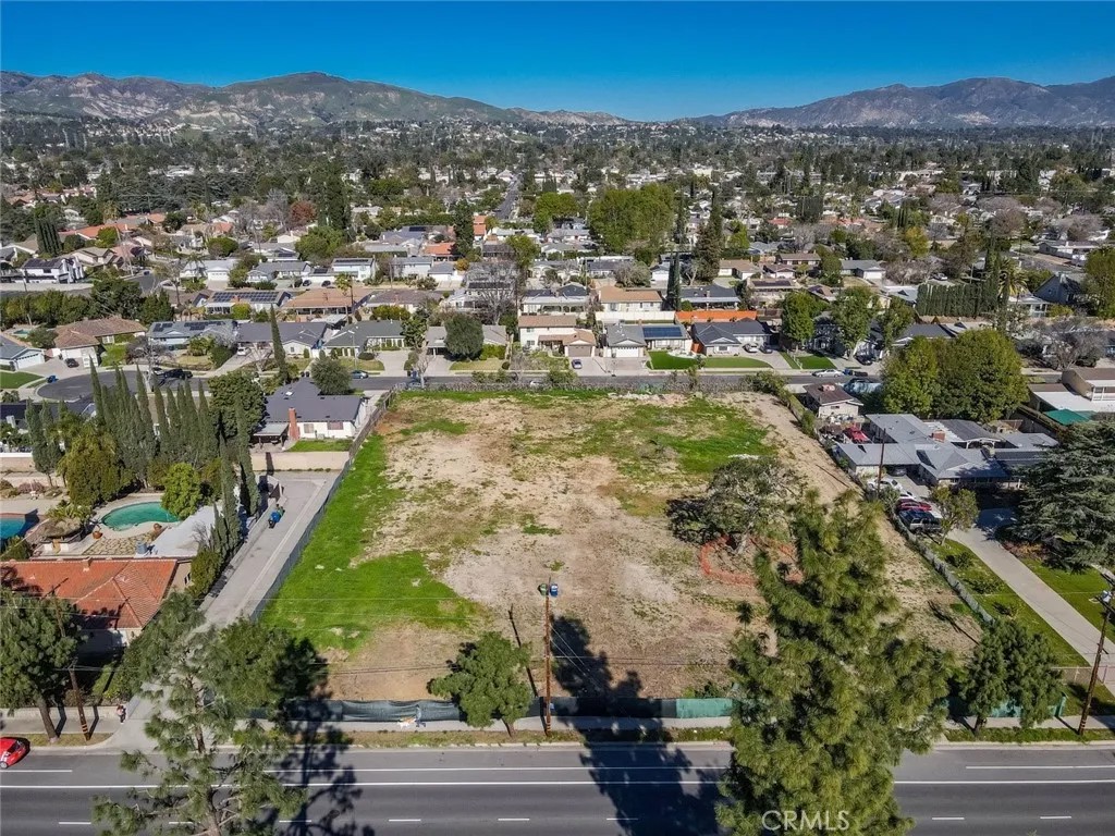 17559 Devonshire
