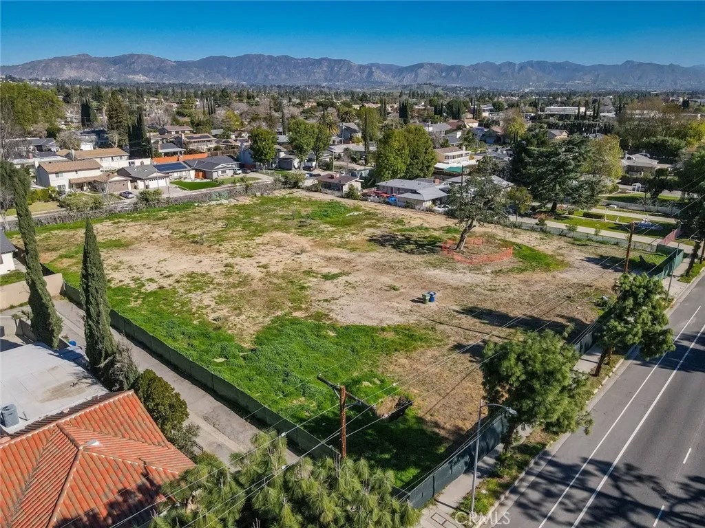 17559 Devonshire