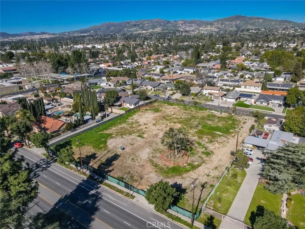 17559 Devonshire