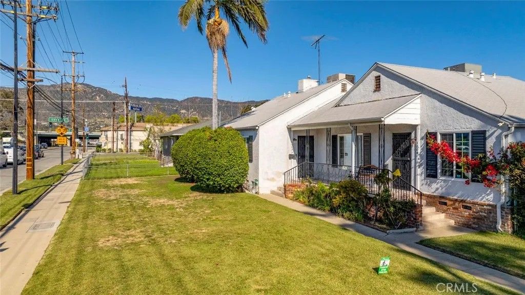 Photo of 1002 S Bruce Ln, Burbank, CA 91502 (MLS # GD25246235)