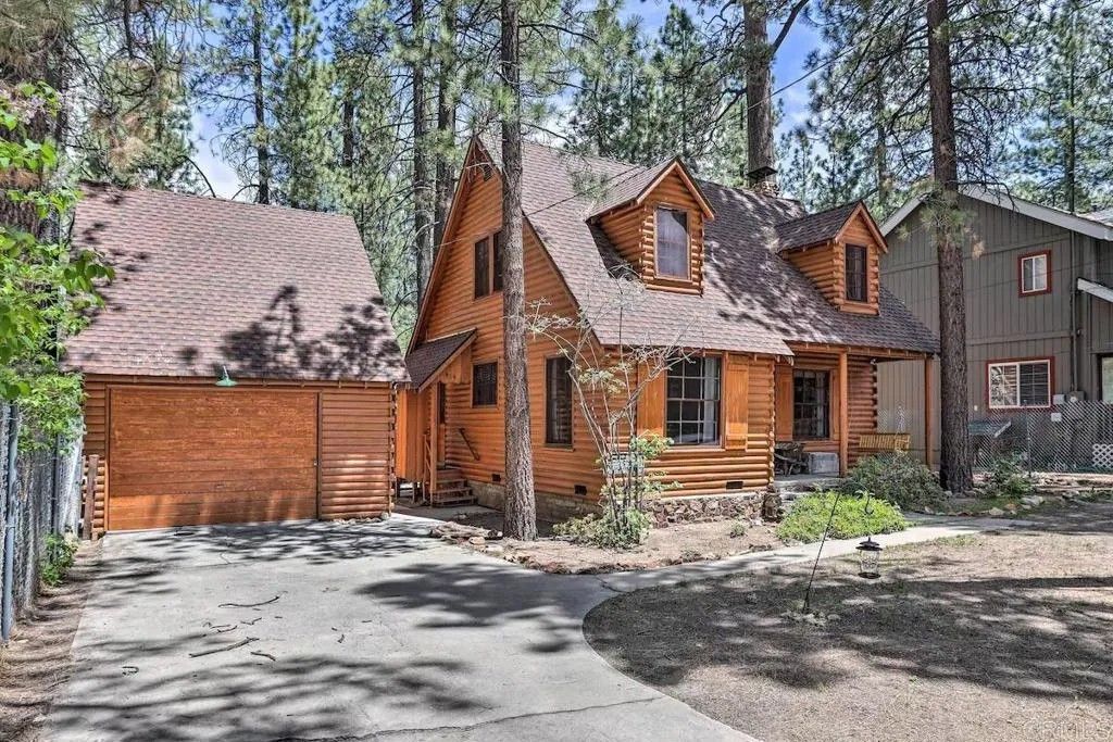 Photo of 39112 Starview Ln, Big Bear Lake, CA 92315 (MLS # PTP2601420)