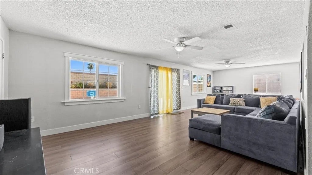 1445 E Bermuda Dunes