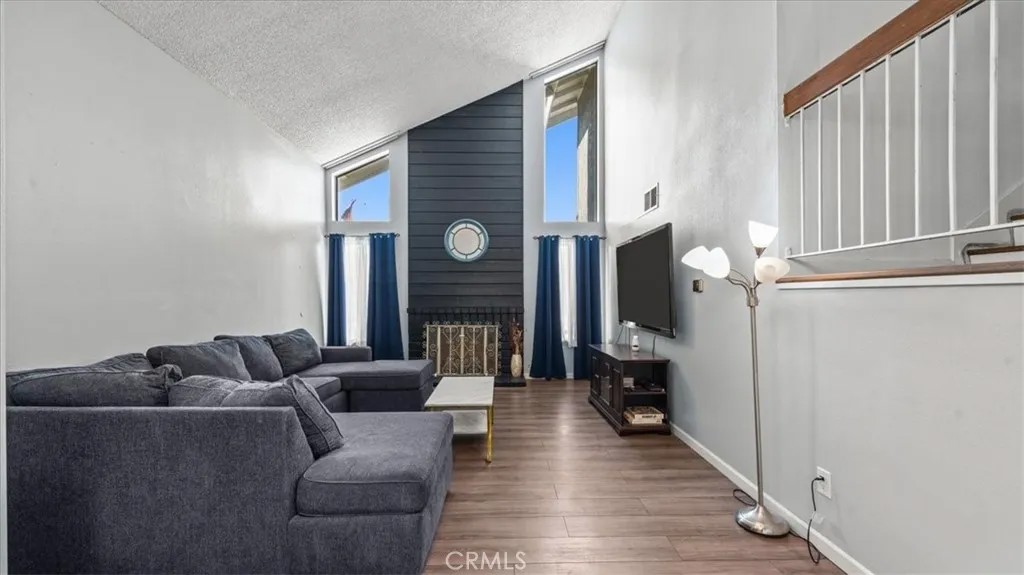 1445 E Bermuda Dunes