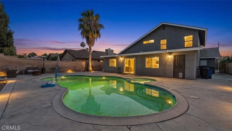 1445 E Bermuda Dunes