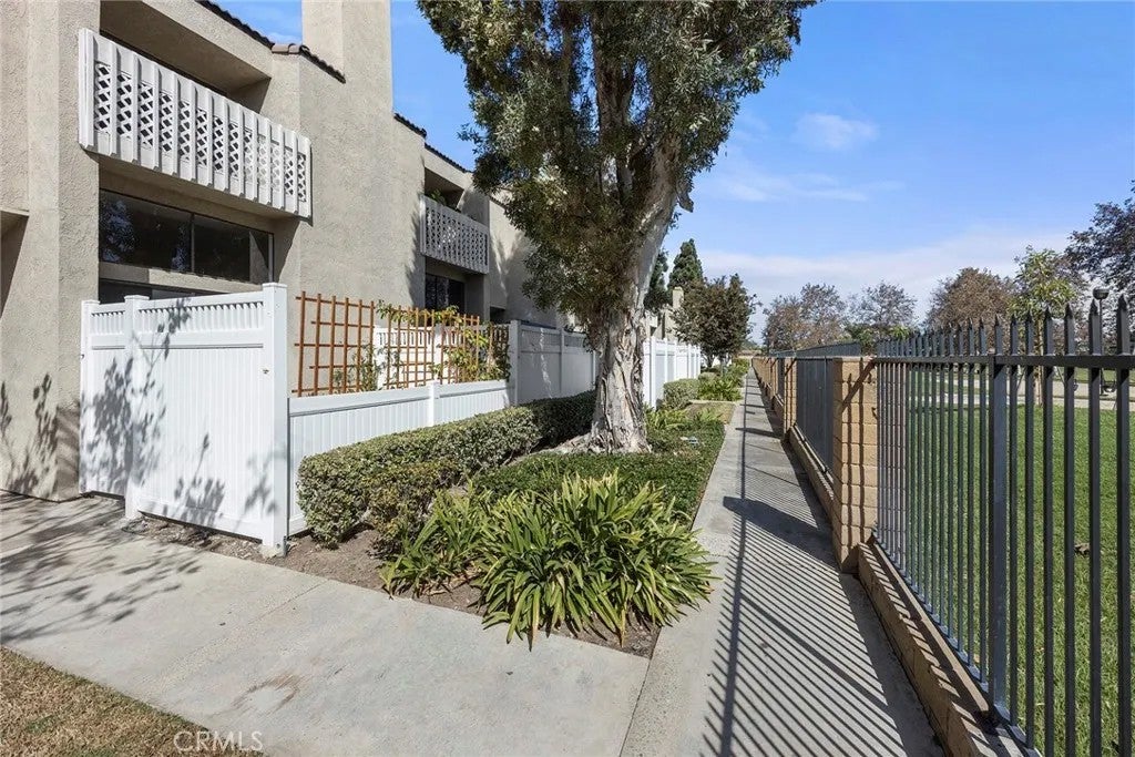 380 W Wilson St C102