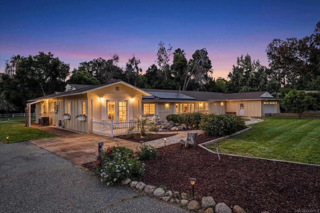 Photo of 12811 Beeler Creek Trl, Poway, CA 92064 (MLS # 260006479)