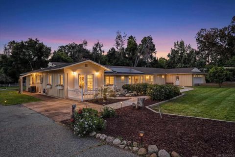 Photo of 12811 Beeler Creek Trl, Poway, CA 92064 (MLS # 260006479)