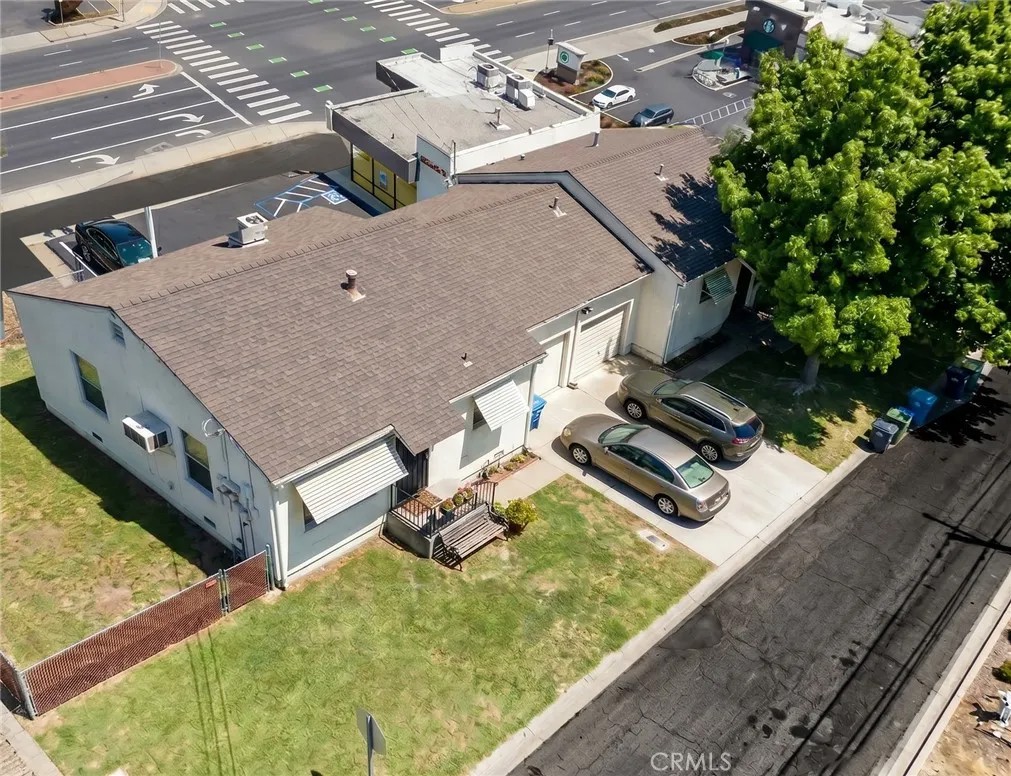 727 Ellis