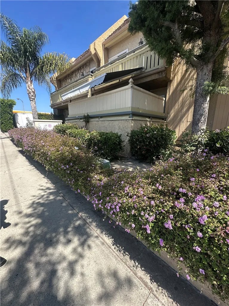 1620 N San Fernando 27