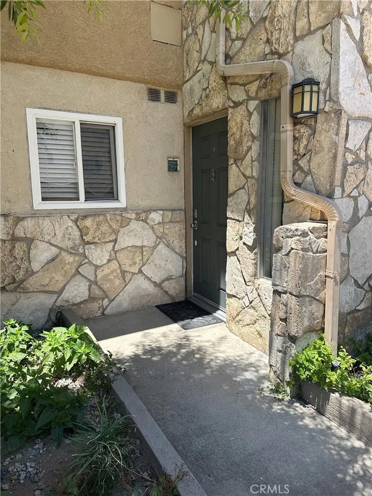 1620 N San Fernando 27