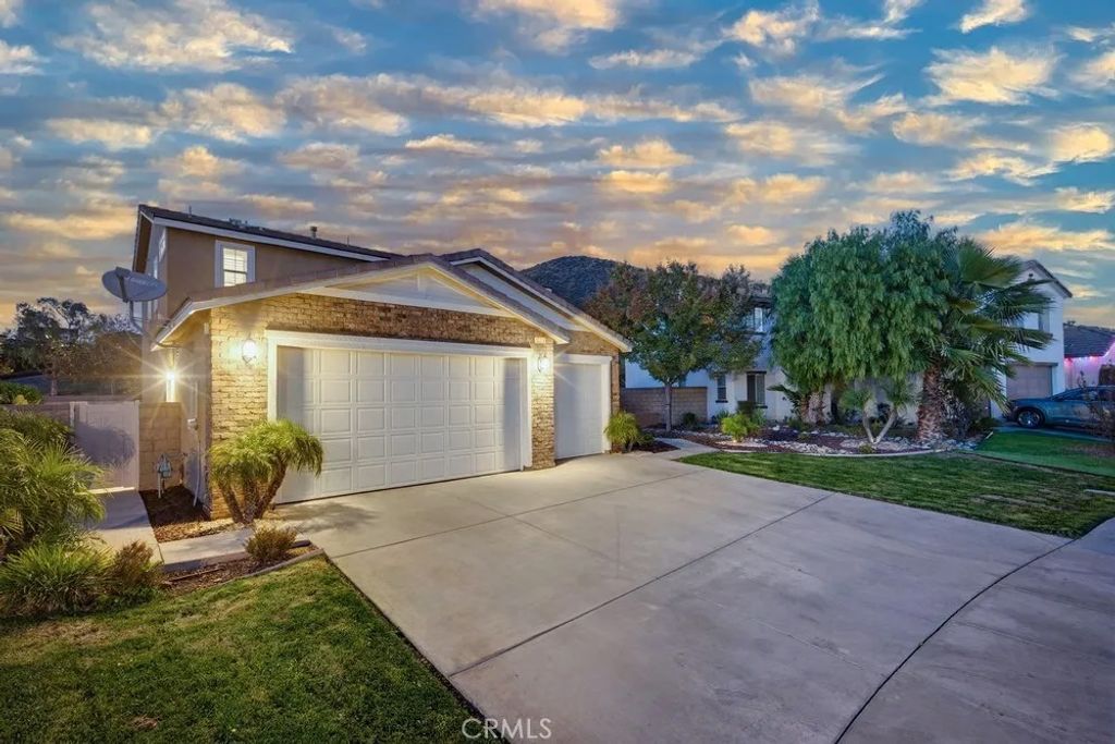 Photo of 36228 Pursh Dr, Lake Elsinore, CA 92532 (MLS # SW25269346)