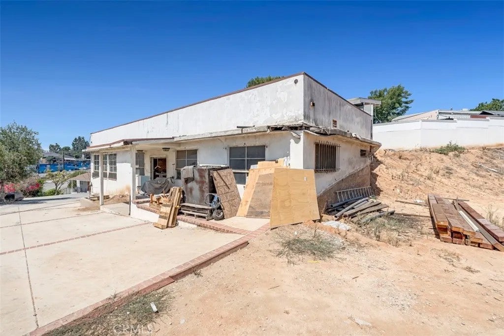 114 N Bonnie Beach Place