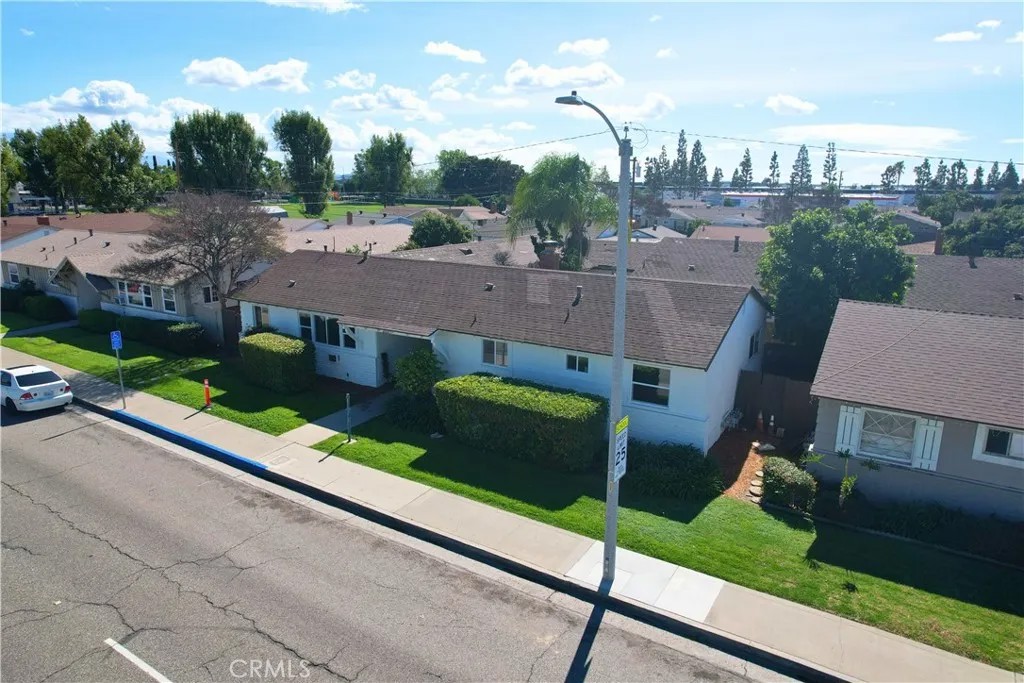 2024 E Commonwealth Ave