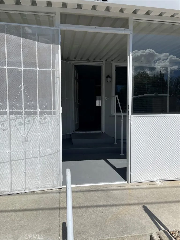 150 E Lakeshore Drive 82