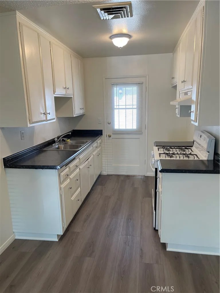 150 E Lakeshore Drive 82