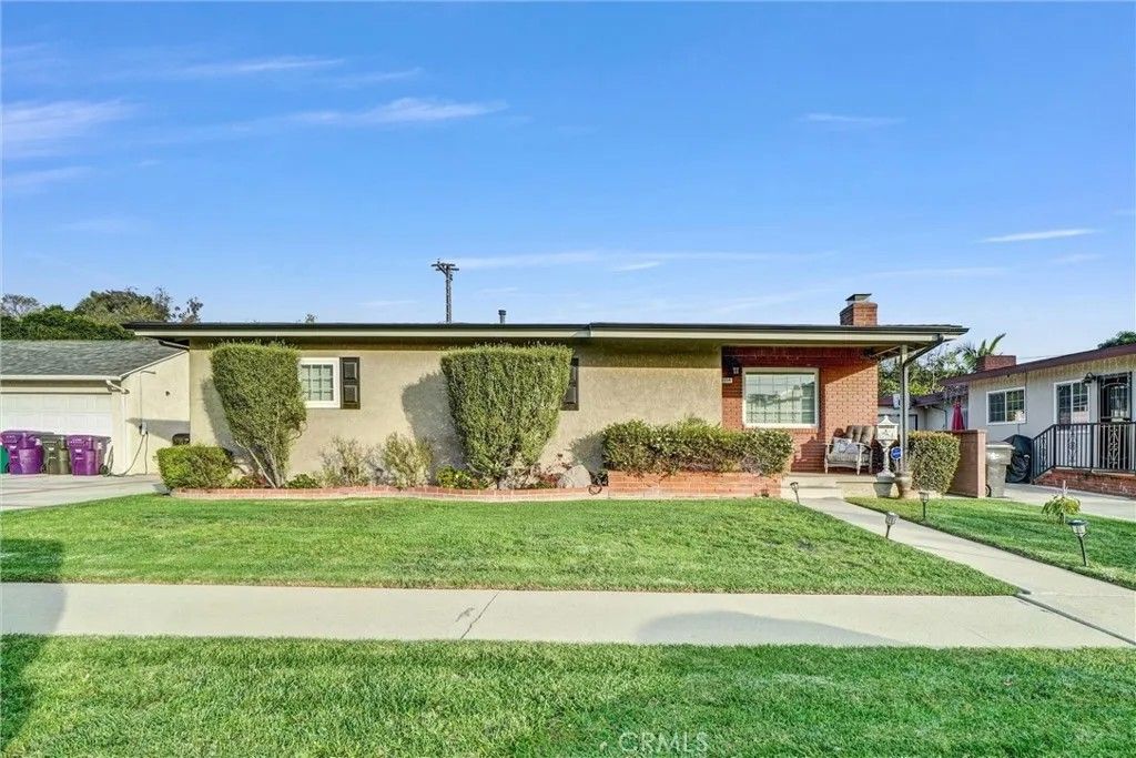 Photo of 2354 Snowden Ave, Long Beach, CA 90815 (MLS # OC25269732)