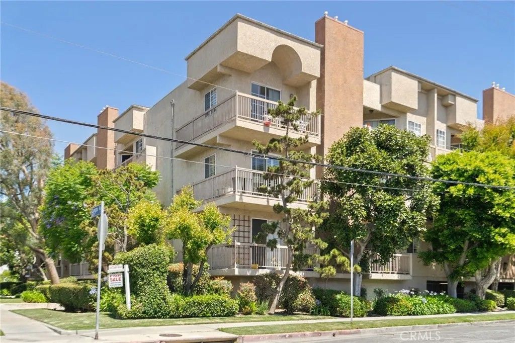 Photo of 10021 Tabor Street #302, Los Angeles, CA 90034 (MLS # GD26089368)