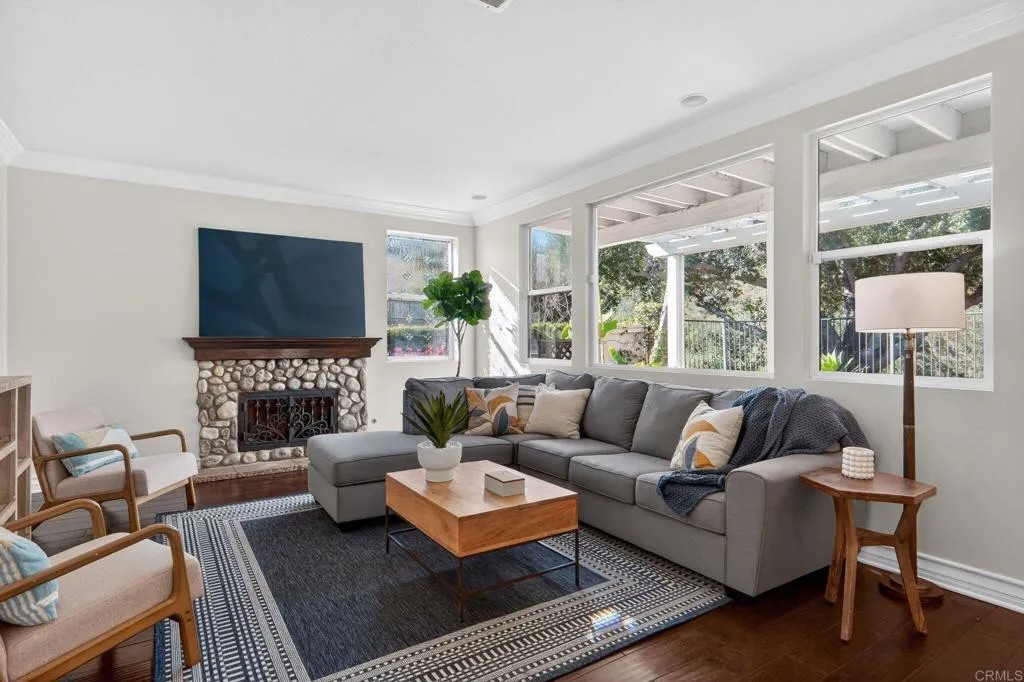 2776 W Canyon Avenue