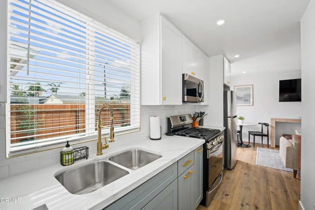 Photo of 894 Saratoga St #3, Oxnard, CA 93035 (MLS # V1-35191)