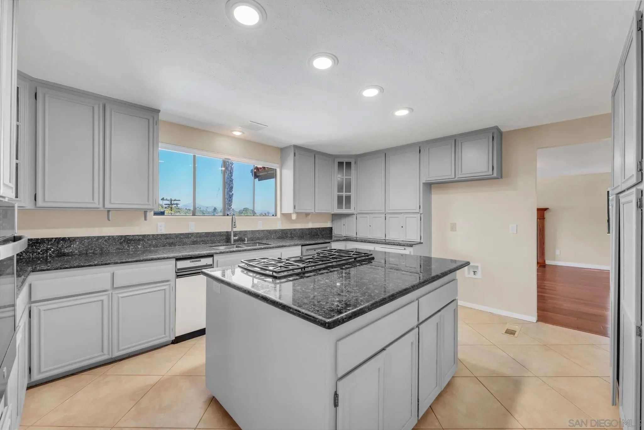 La Mesa, California 91941, United States, 6 Bedrooms Bedrooms, ,3 BathroomsBathrooms,Residential,Active,185486