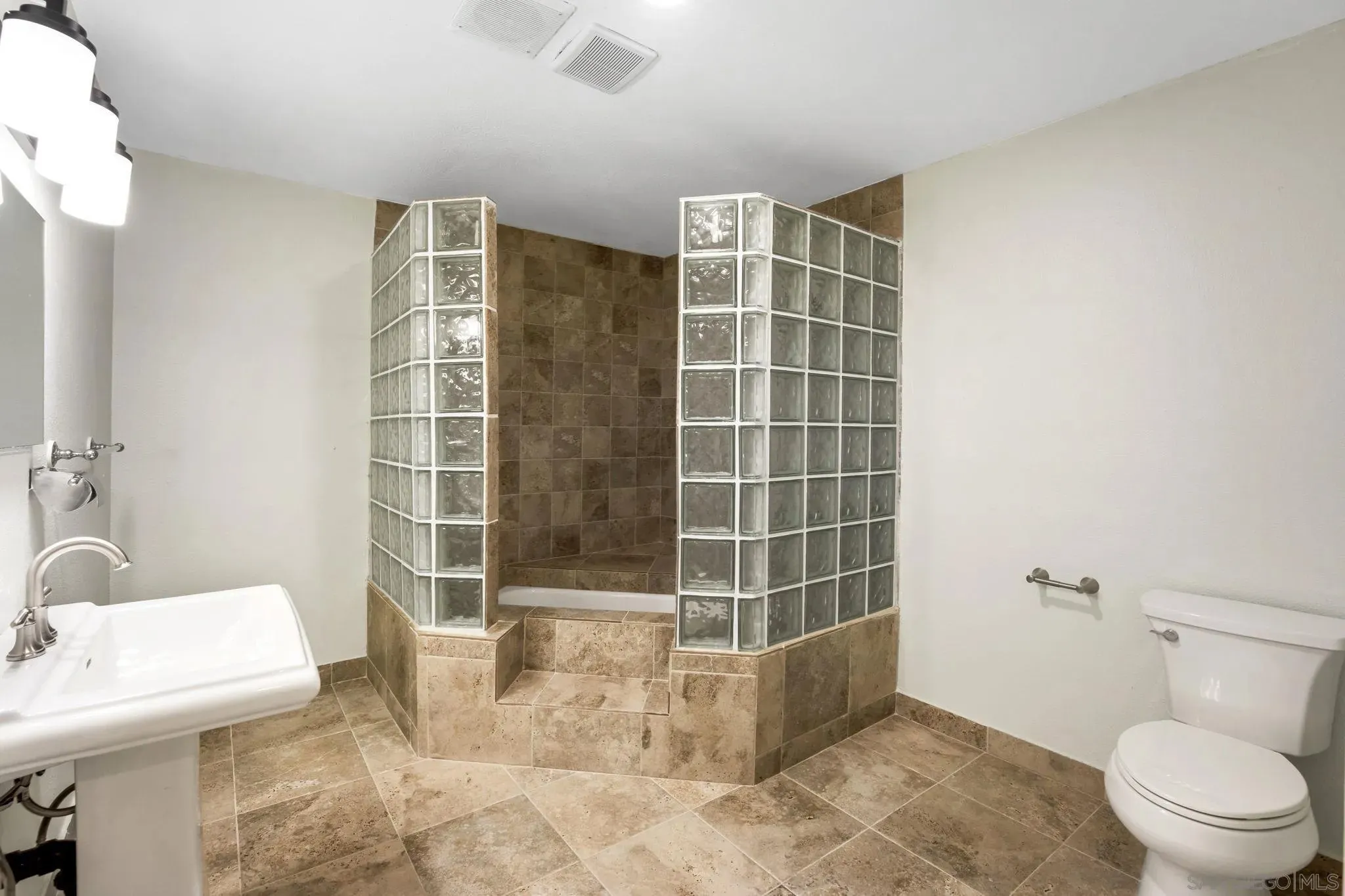 La Mesa, California 91941, United States, 6 Bedrooms Bedrooms, ,3 BathroomsBathrooms,Residential,Active,185486