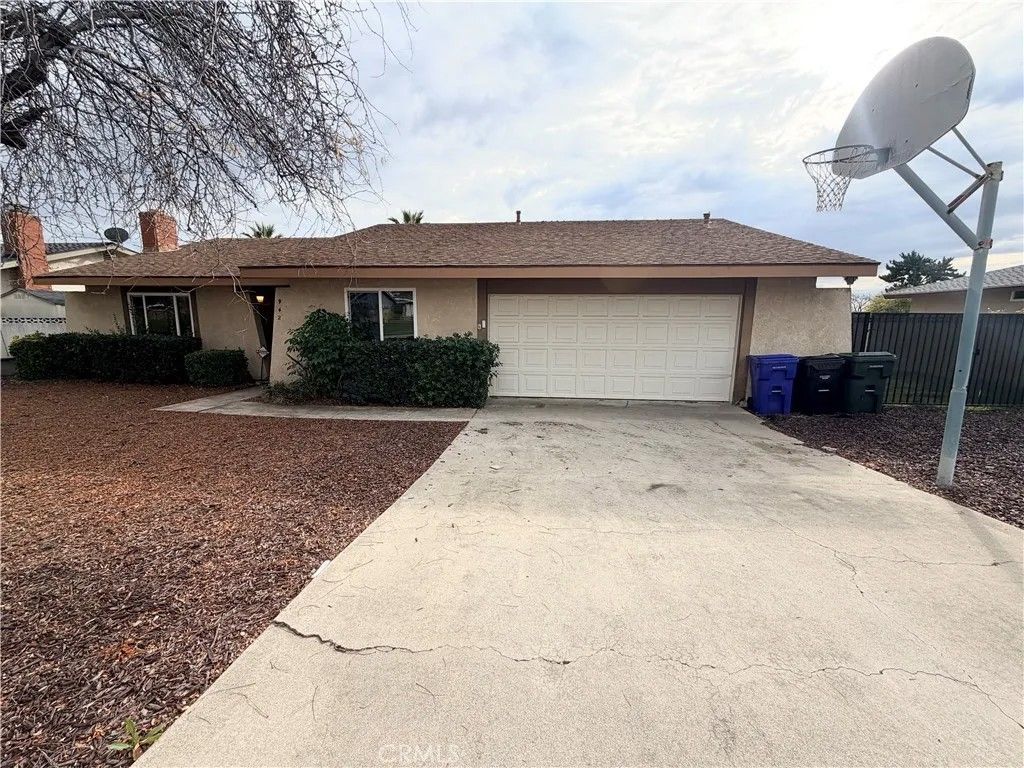 Photo of 942 W Cumberland Street, Upland, CA 91786 (MLS # CV25282044)