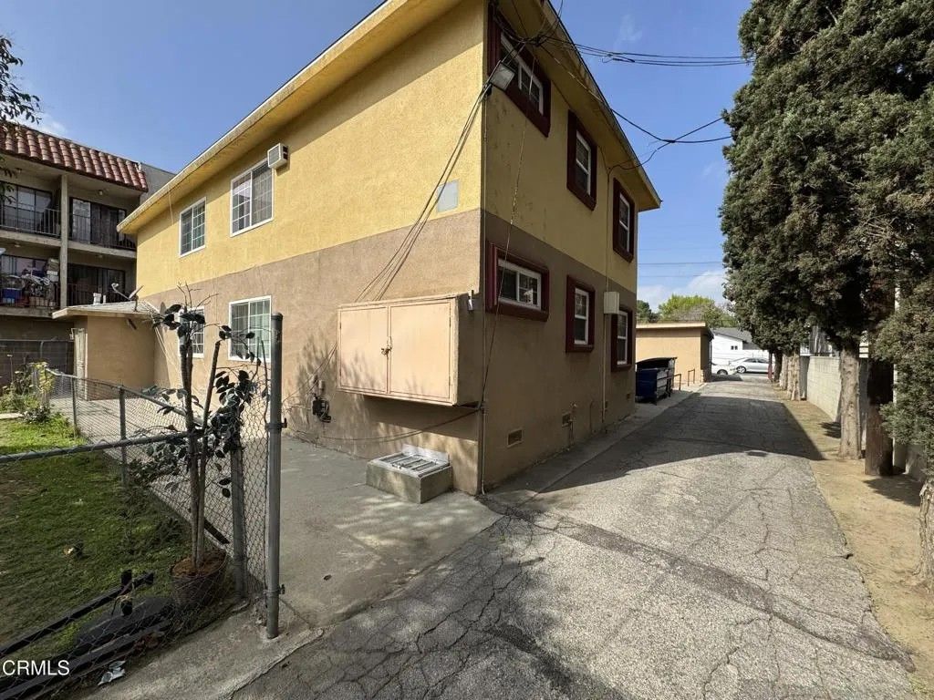 Photo of 15624 Vanowen Street, Los Angeles, CA 91406 (MLS # P1-25149)