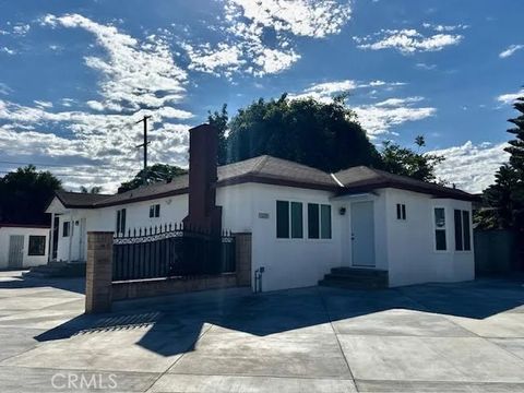 Photo of 15210 Cohasset Street, Van Nuys, CA 91405 (MLS # SR25244651)