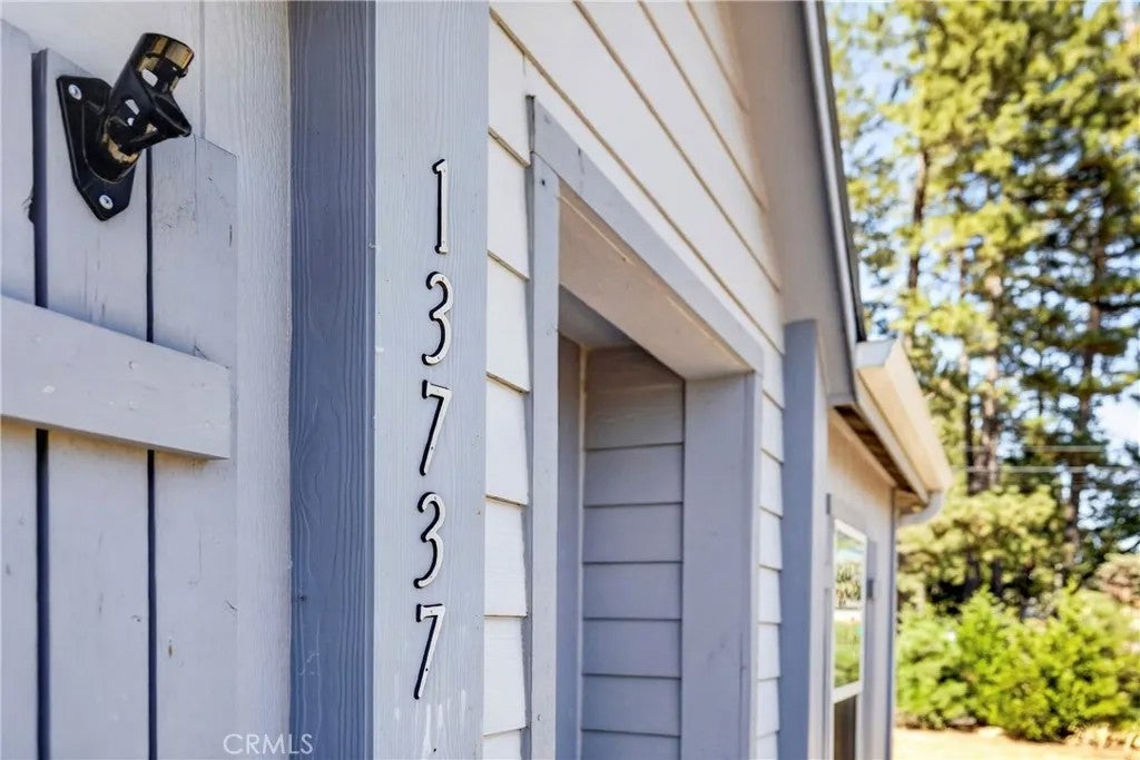 13737 S Park