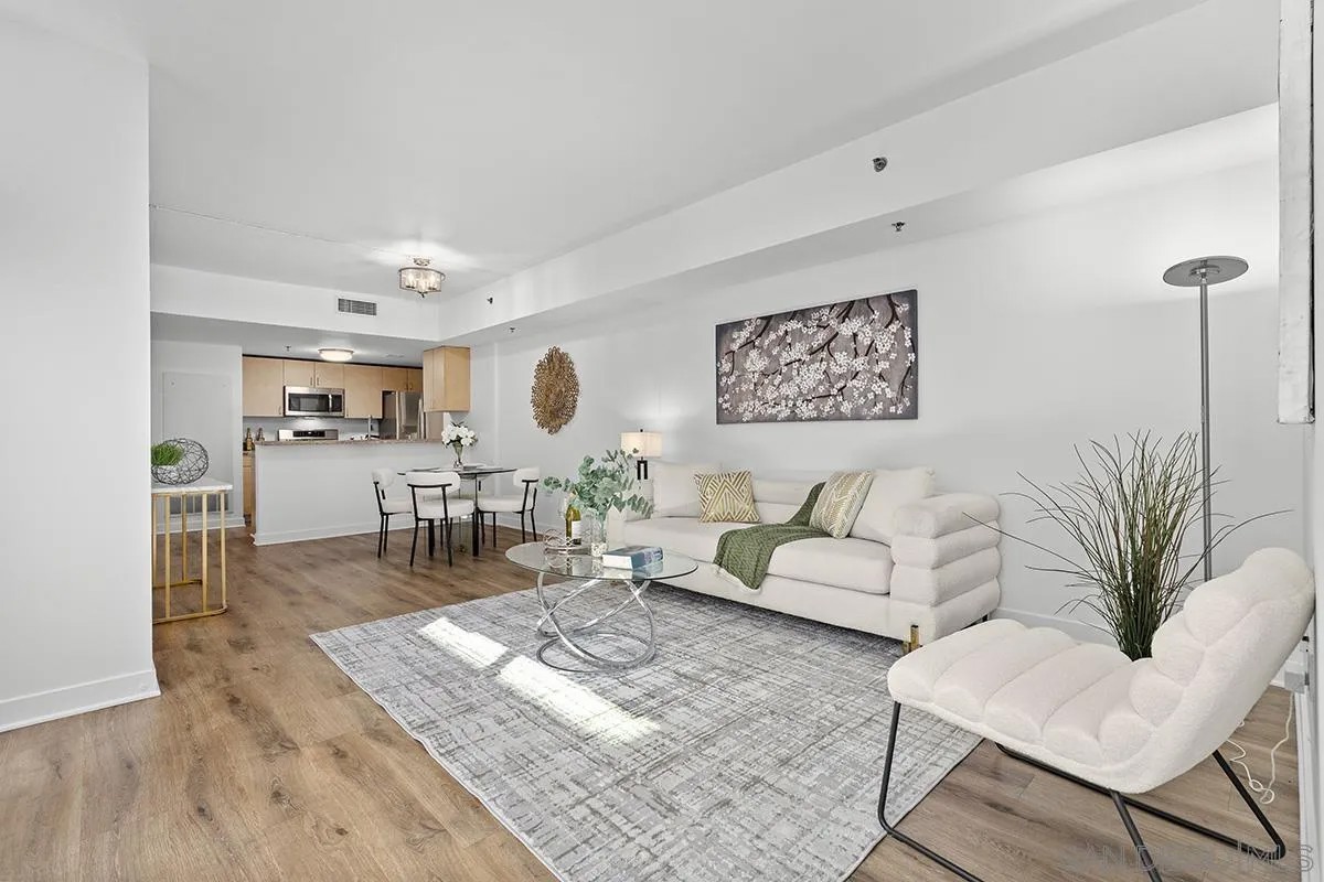 425 W Beech Street 303