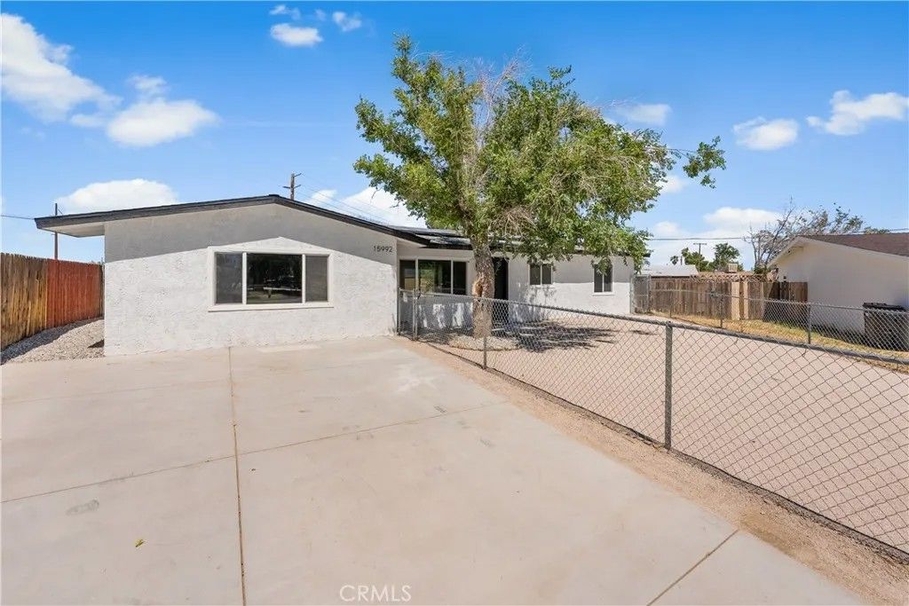 Photo of 15992 Lawrence Drive, Mojave, CA 93501 (MLS # SR26096219)